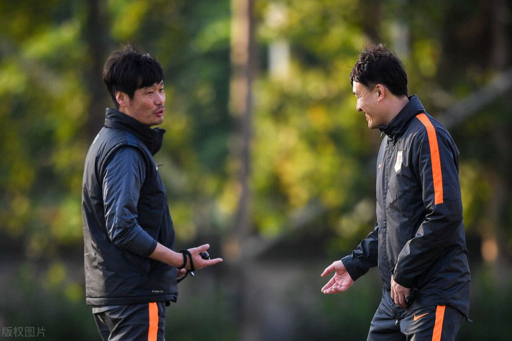 张涵予、姜武、卢靖姗等主演也与众主创一同祝贺影片在中国青岛的戏份拍摄结束，现场气氛十分欢乐温馨